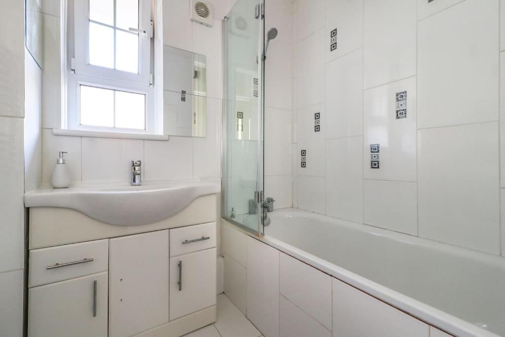 Spacious 4 Bed Flat Near London 02 Arena Greenwich Exterior foto
